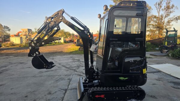 MINIEXCAVADORA 1800 KILOS