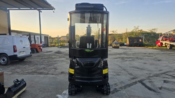 MINIEXCAVADORA 1800 KILOS