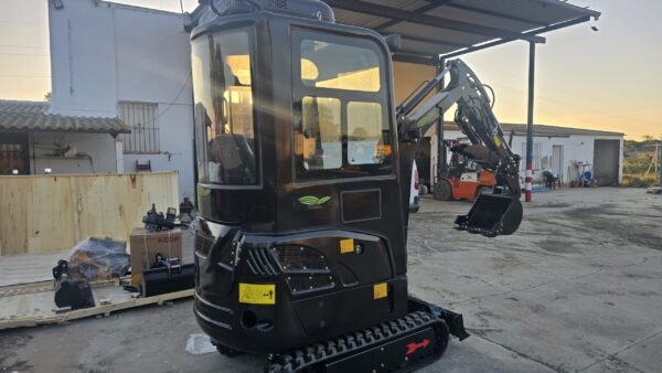 MINIEXCAVADORA 1800 KILOS